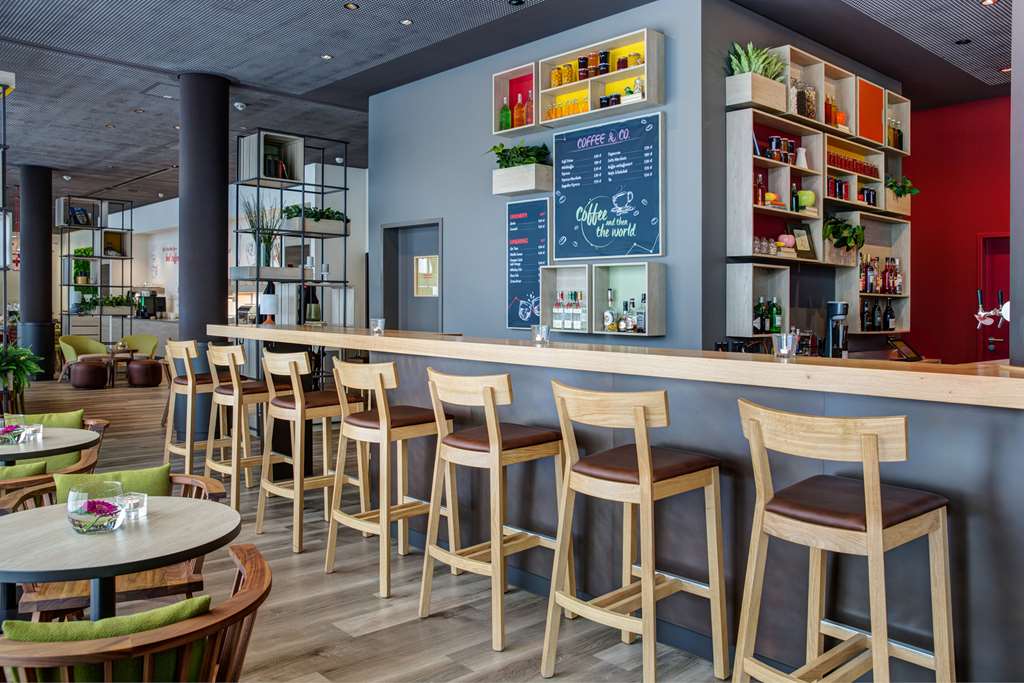 IntercityHotel Duisburg, Germany - Bar