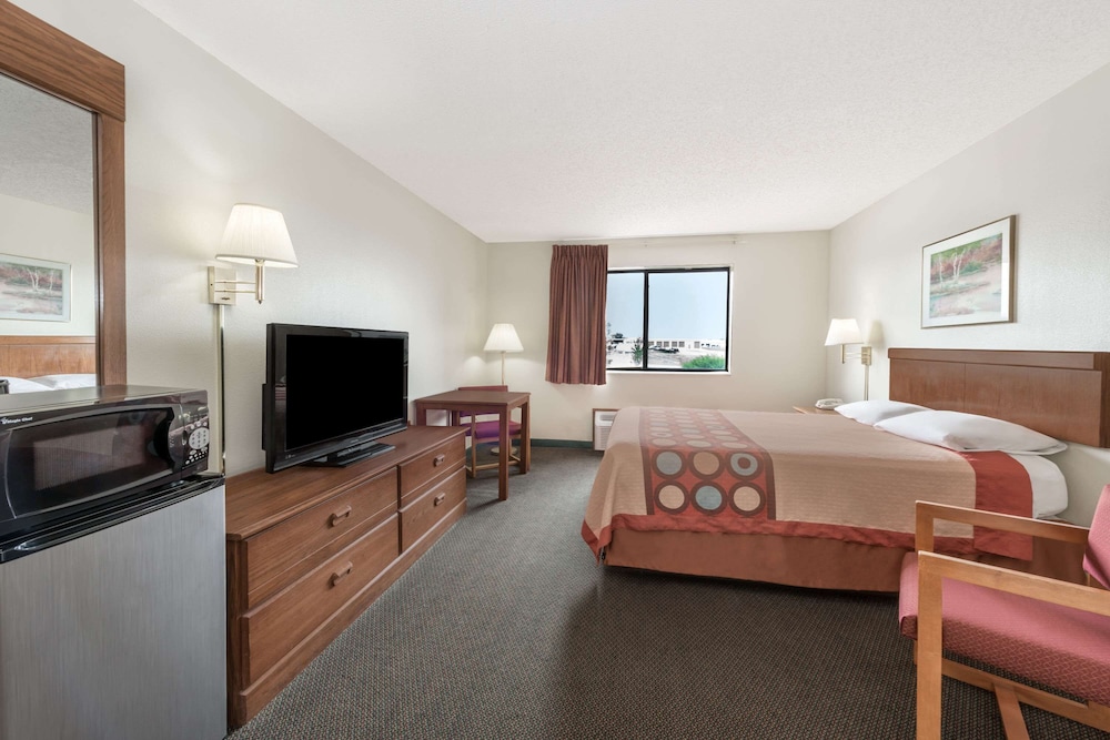 Super 8 by Wyndham Smithville Kansas City - photo 3