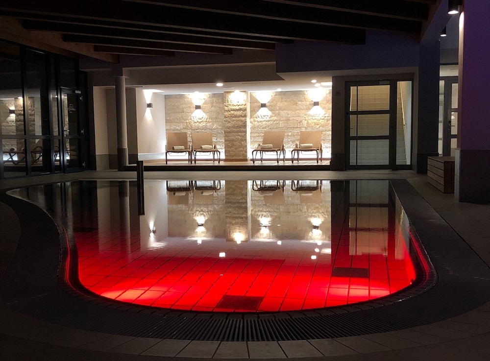 Exercise/lap pool