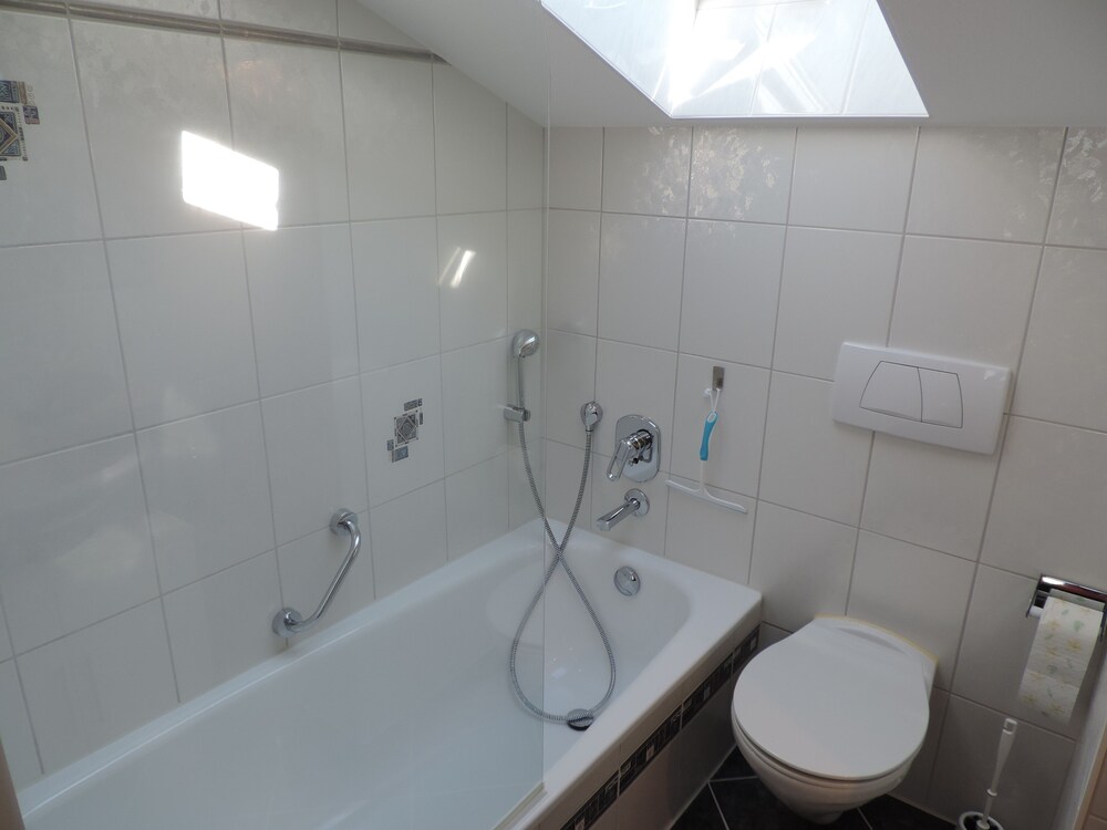 Deep Soaking Bathtub