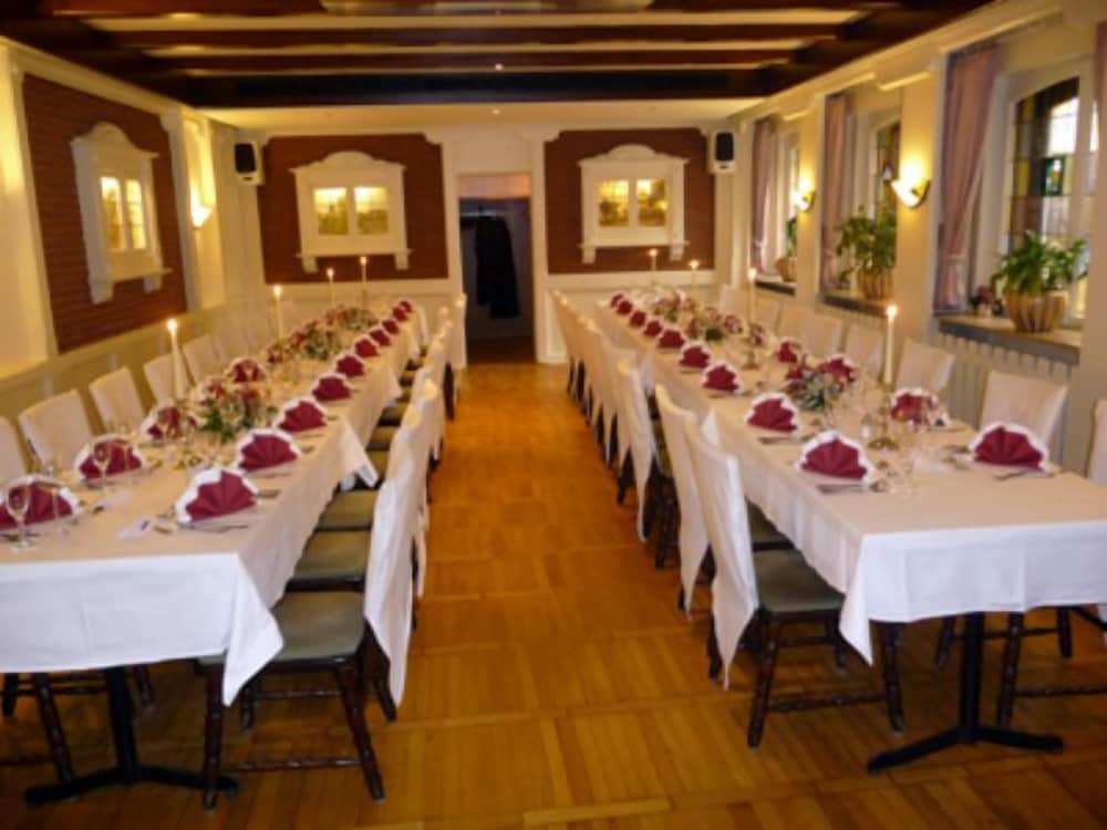 Banquet hall