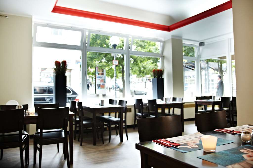 Hotel Ostseehalle Kiel by Premiere Classe- lobbycopyright Matthias Schlief