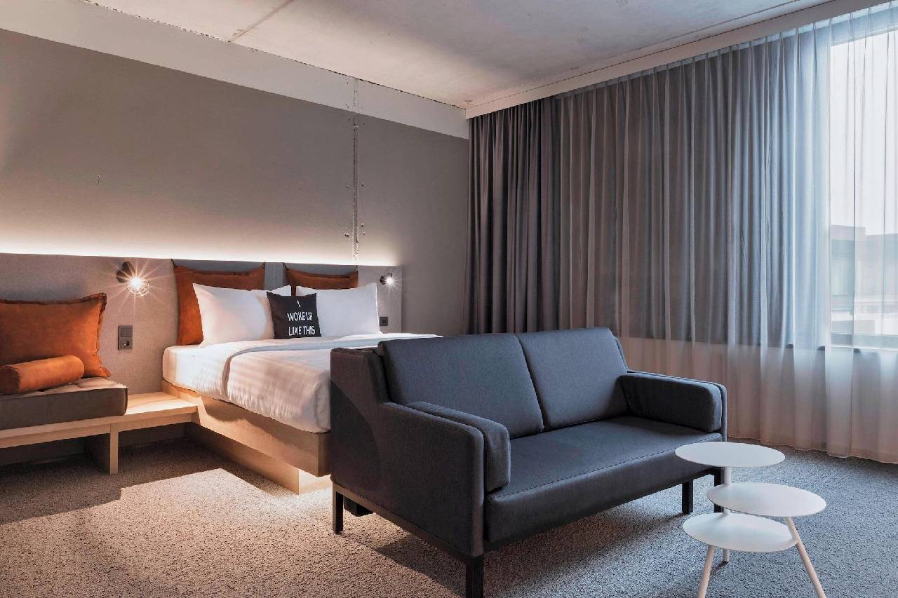 Guest room