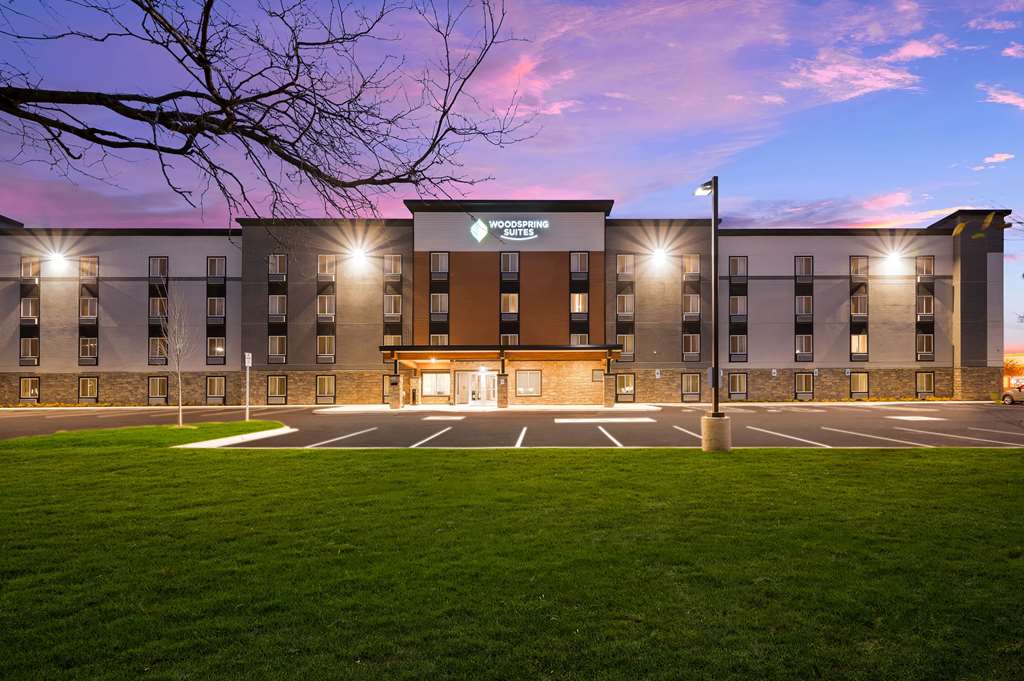 WoodSpring Suites Dearborn Detroit - photo 4