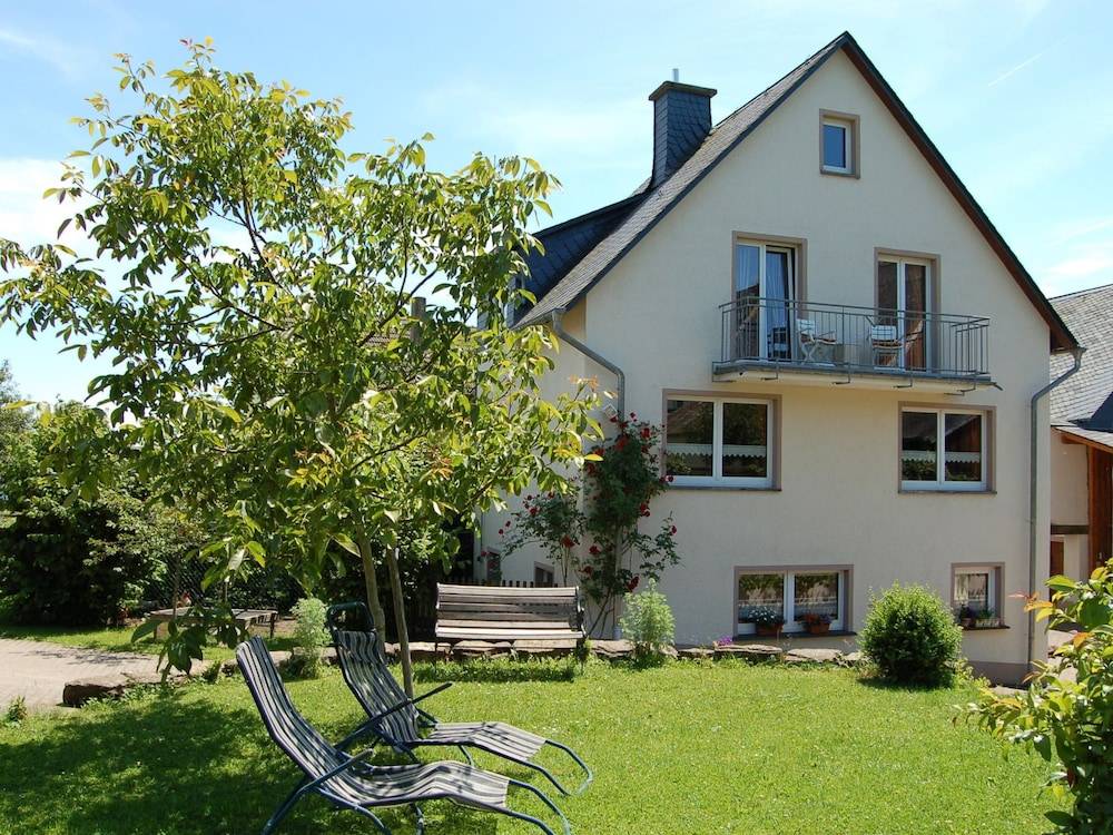 Comfortable Holiday Home Manderscheid With Garden
