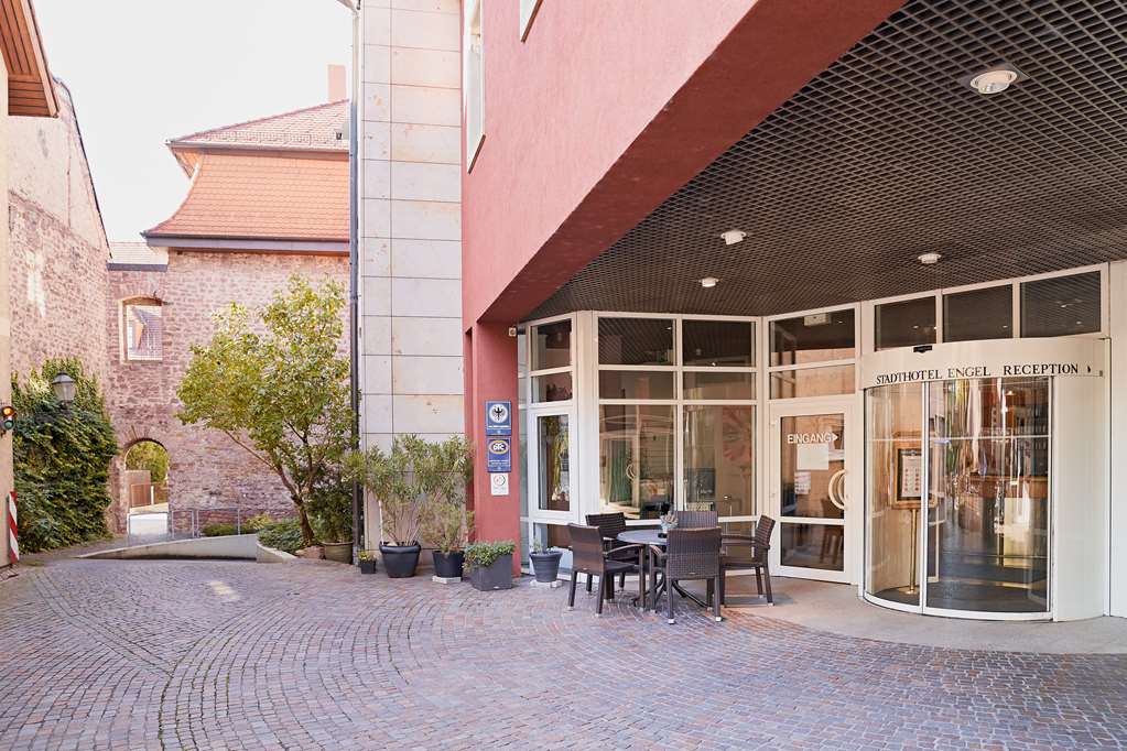 Entrance with driveway, old