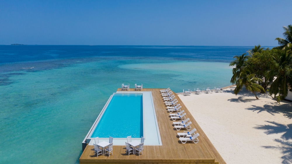 Infinity pool