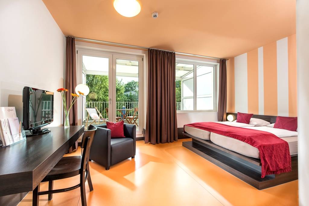 Double or twin bed room with balcony