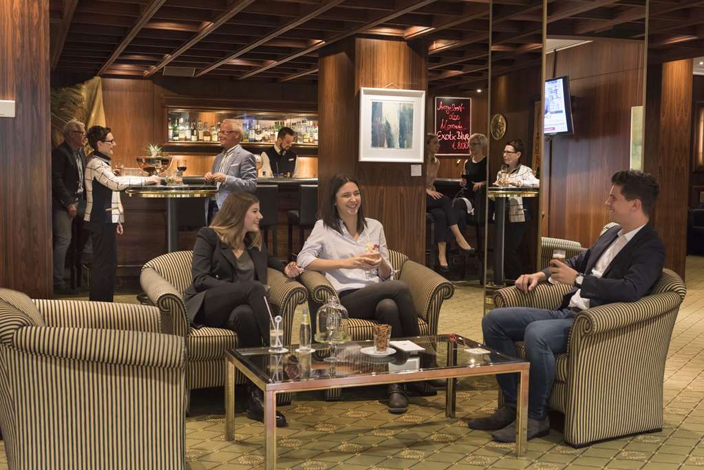 Daily from 6 p.m.Enjoy international cocktail creations, fine wine or a freshly tapped beer and small snacks
