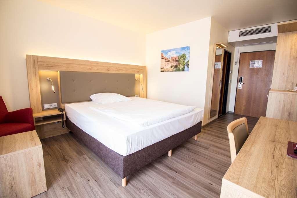 Etage renoviert Kingsize Bett