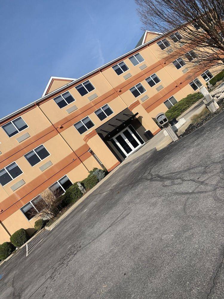 Commodore Perry Inn and Suites - featured photo