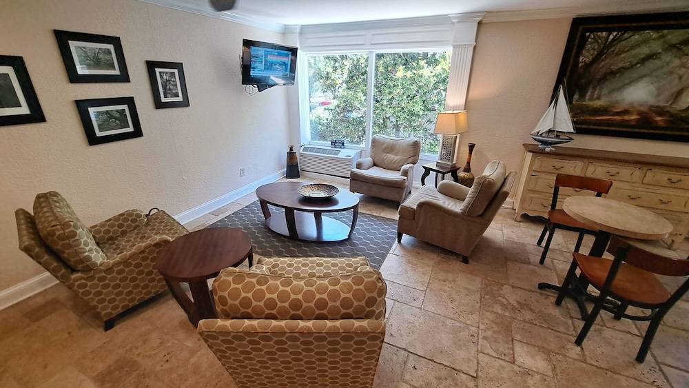Saint Simons Inn by the Lighthouse - photo 3