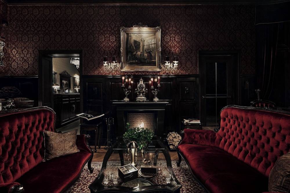 Lobby lounge