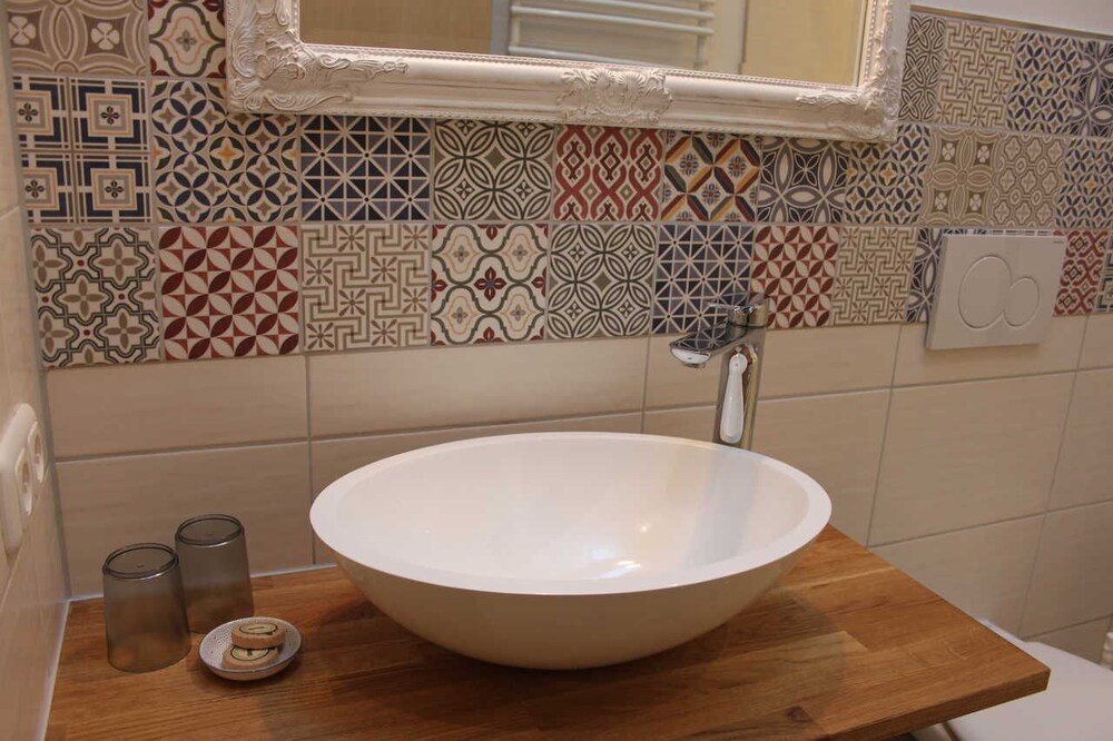 Bathroom sink