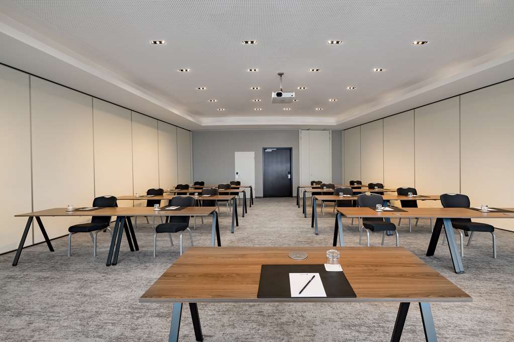 Airport 2 - classroom seating