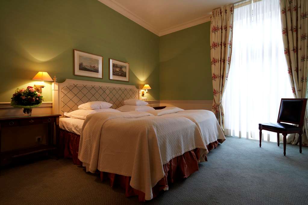 Steigenberger Parkhotel, Duesseldorf, Germany - Superior Suite bedroom