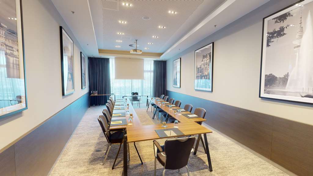 Airport 5 Meeting Room