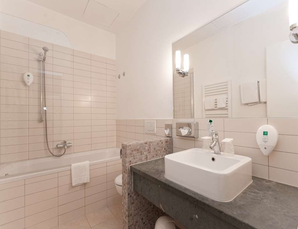 SUPERIOR DOUBLE BATH