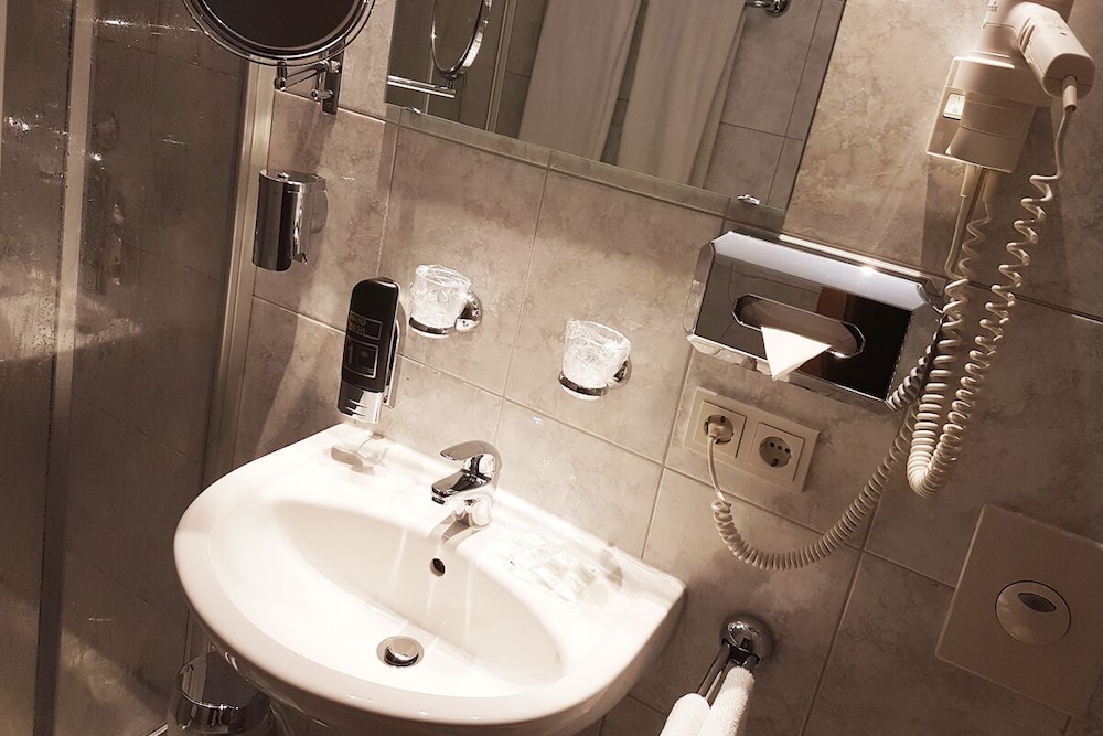 Bathroom sink