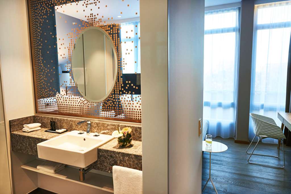 Steigenberger Hotel Muenchen/Munich, Germany - Superior Room, Bathroom