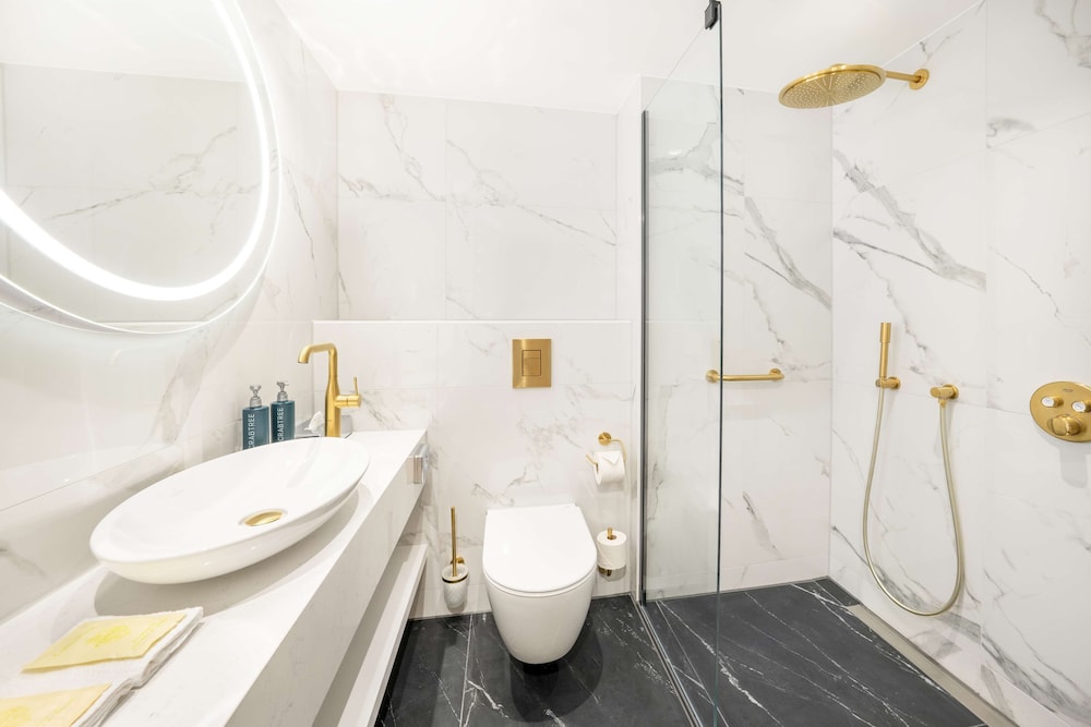 Bathroom shower