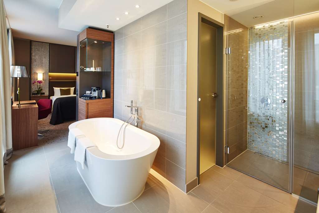 Steigenberger Hotel Am Kanzleramt, Berlin, Germany - SPA Suite, bathroom