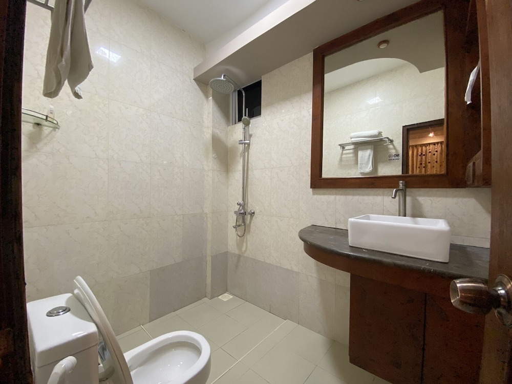 Bathroom sink