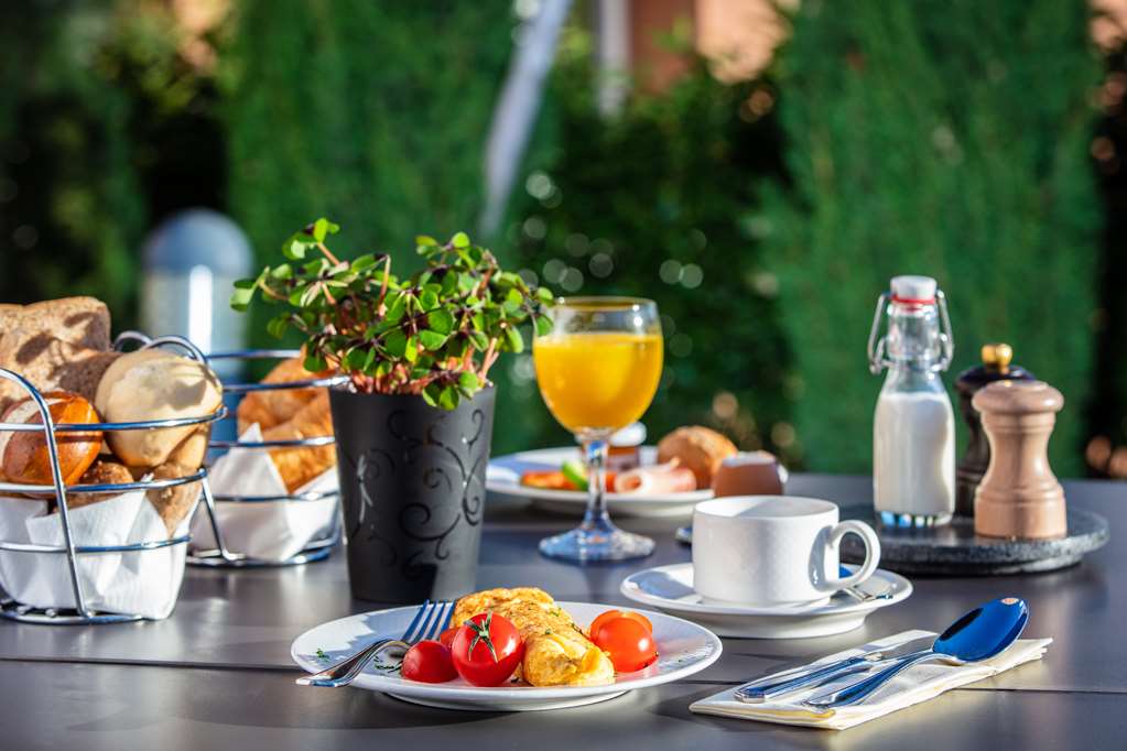 Breakfast outdoors