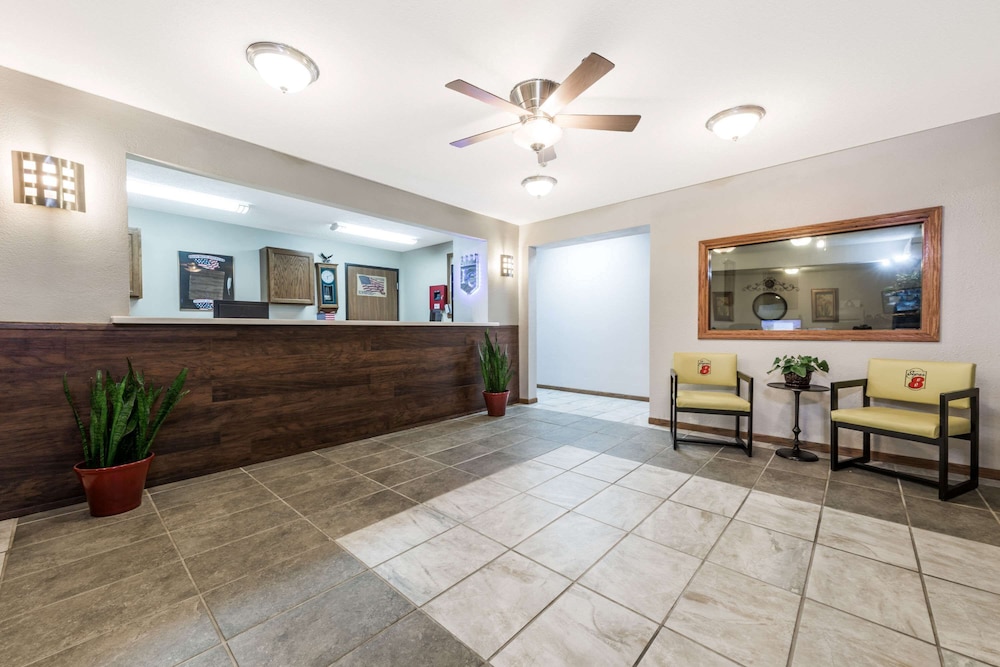 Super 8 by Wyndham Smithville Kansas City - photo 2