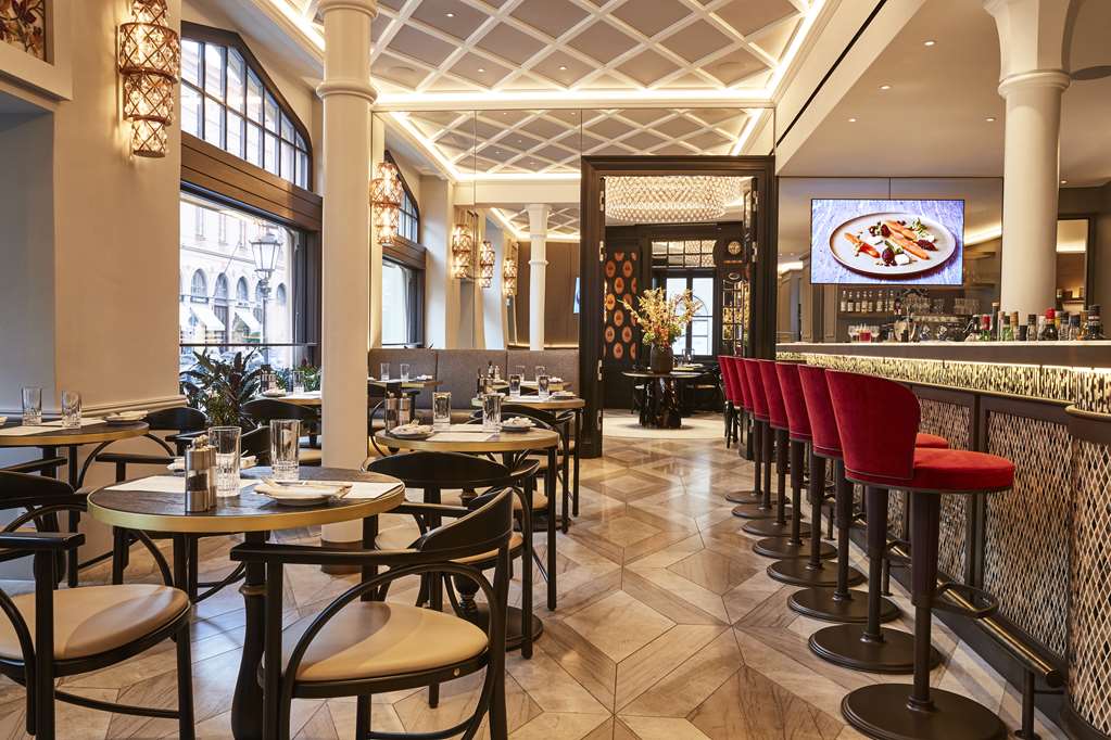 Hotel Vier Jahreszeiten Kempinski Munich_Schwarzreiter Tagesbar.jpg