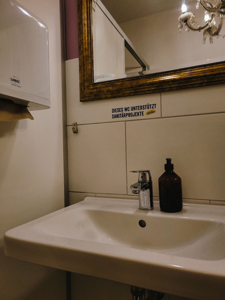 Bathroom sink