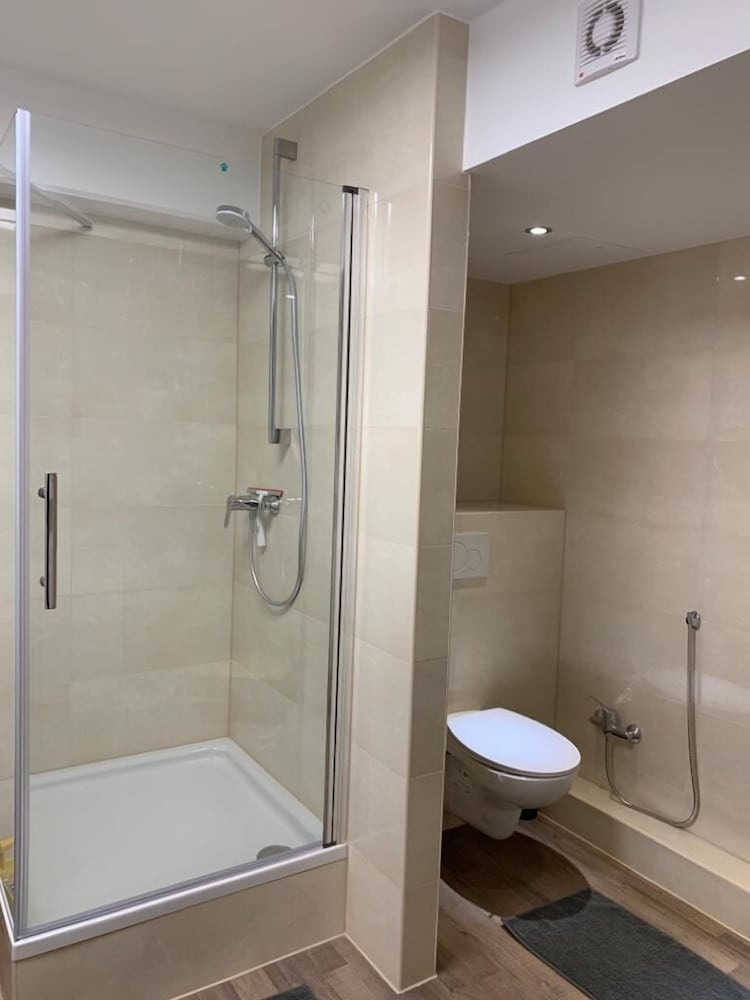 Bathroom shower