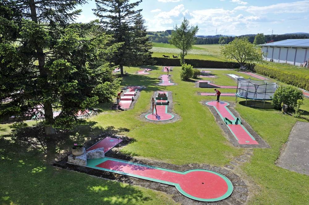 Mini-golf
