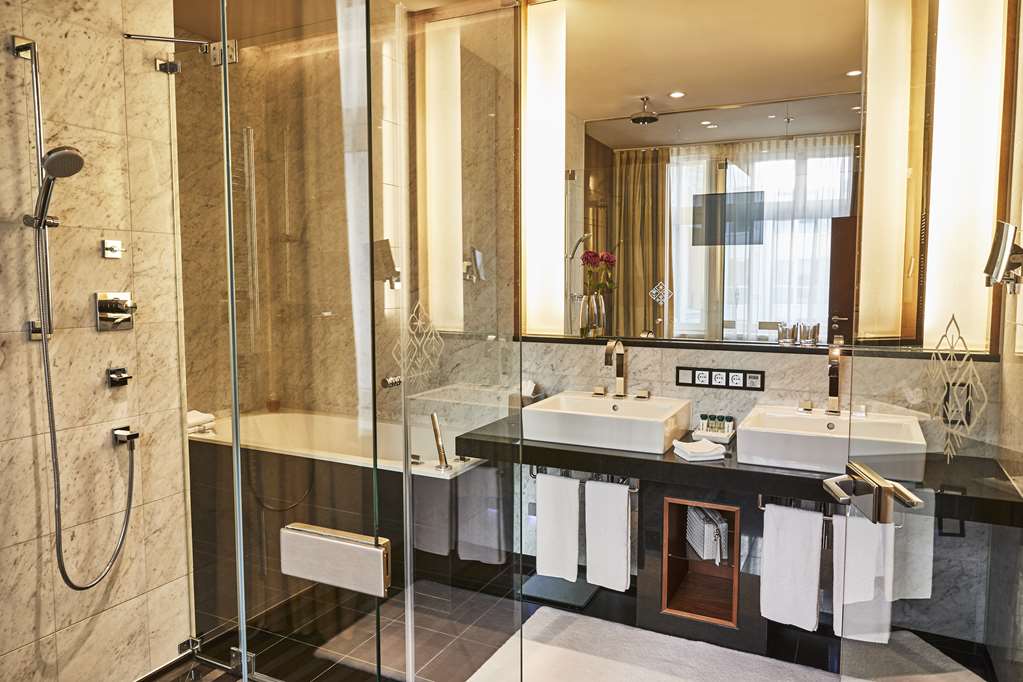 MUC1_Junior Suite 2.jpg