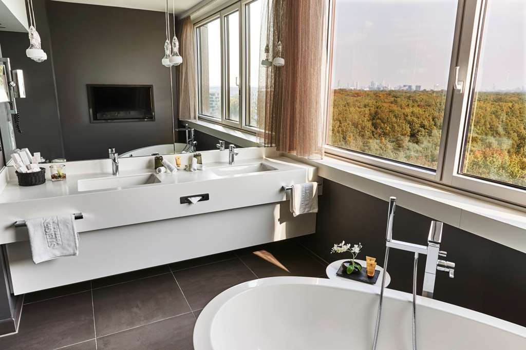 Steigenberger Airport Hotel, Frankfurt, Germany - Presidential Suite, Bathroom