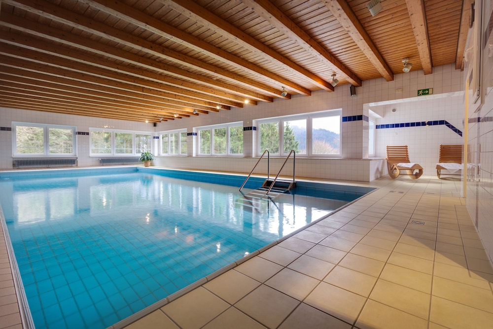 Exercise/lap pool