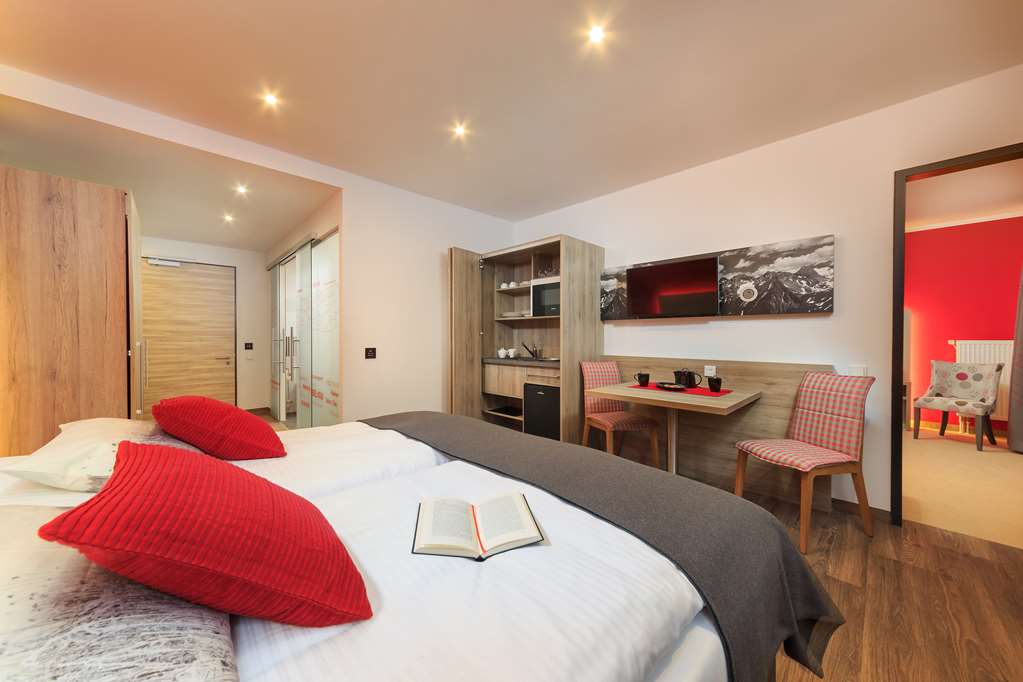 Family room with balcony_TOP EMBRACE Allgaeu ART Hotel Kempten