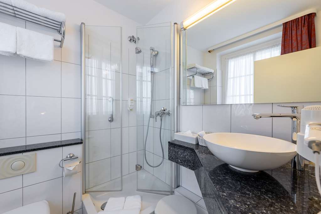 Bathroom double room_TOP Hotel Jagdschloss Niederwald Ruedesheim