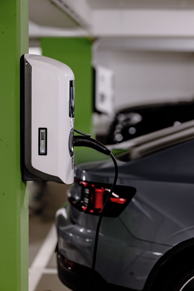 Electric vehicle charging station
