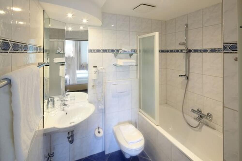 Bathroom amenities