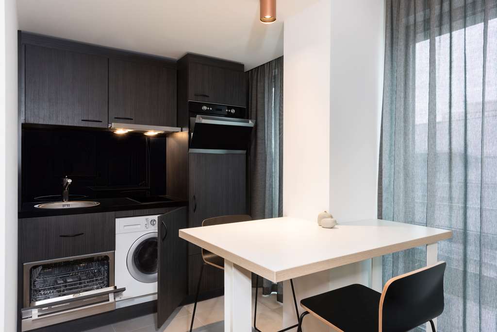 adina apartment hotel leipzig studio room kitchen