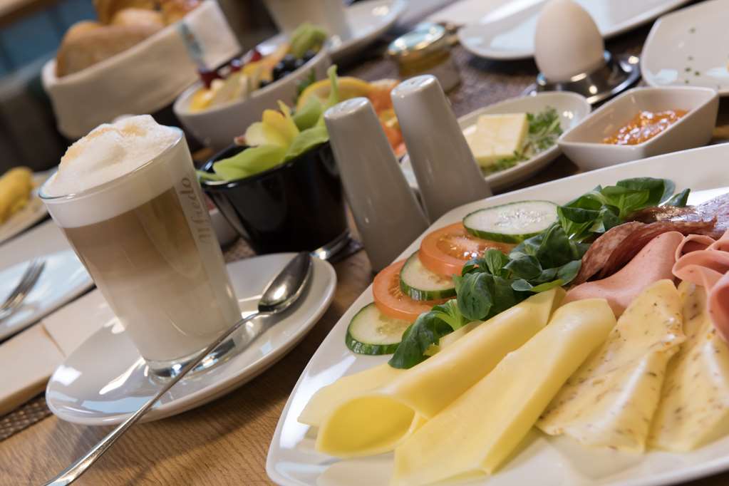 centrovital Hotel Berlin / Restaurant emil's breakfast