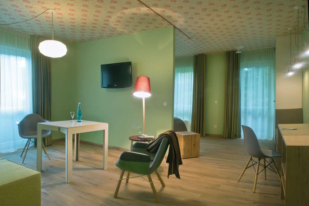 Room XLarge