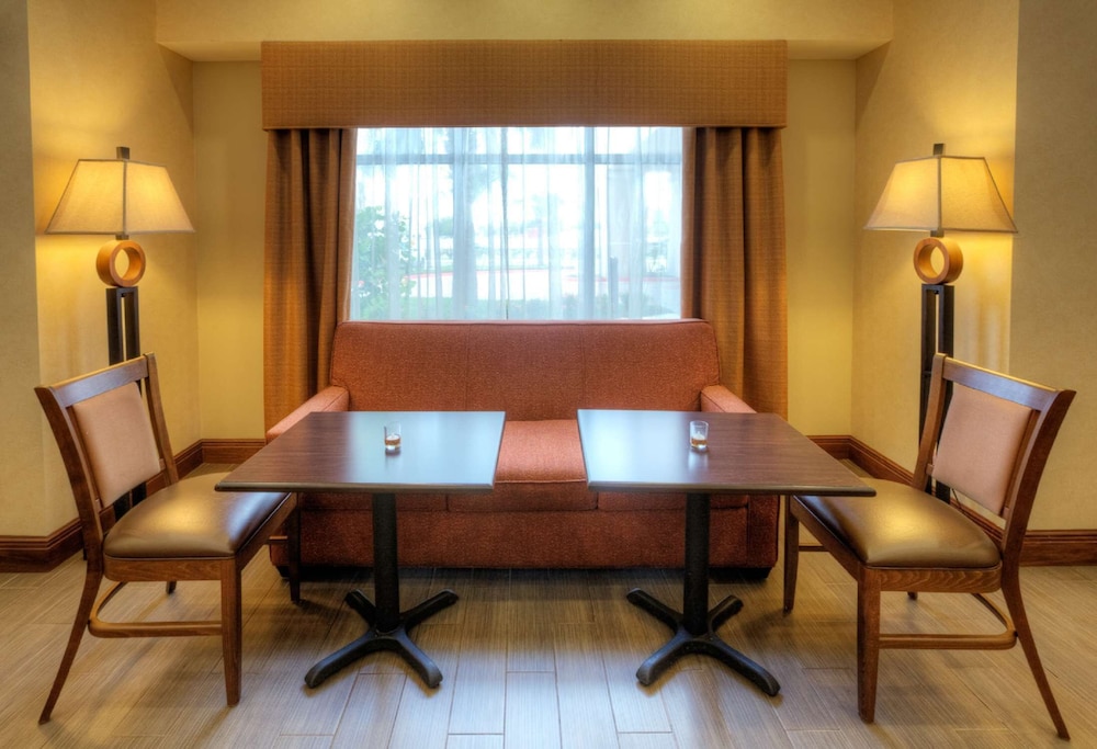 Hampton Inn & Suites McAllen - photo 3