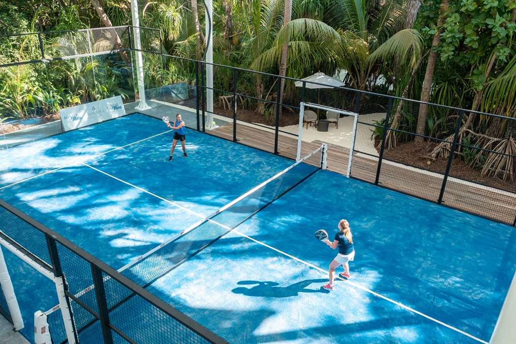Anantara Kihavah Padel Tennis Court