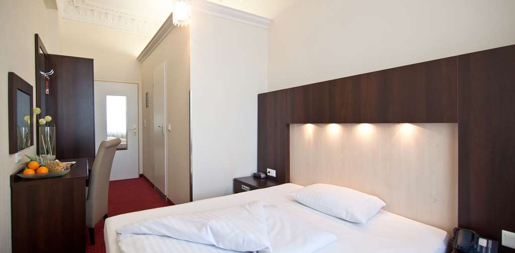 French bed room-Novum Hotel Graf Moltke Hamburg
