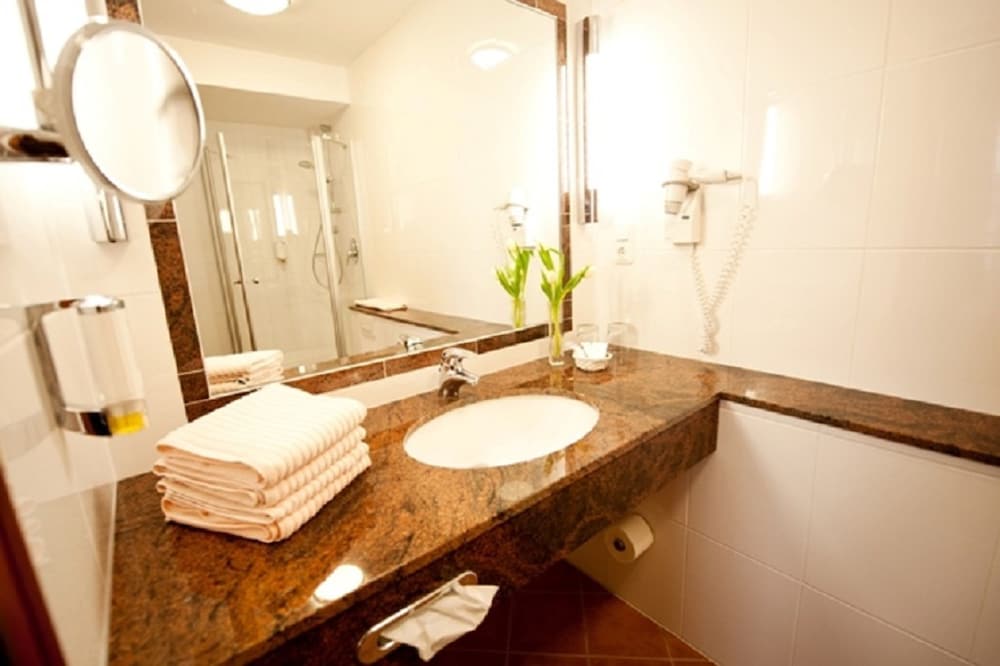 Bathroom amenities