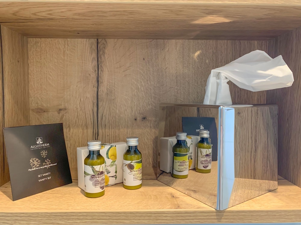 Bathroom amenities