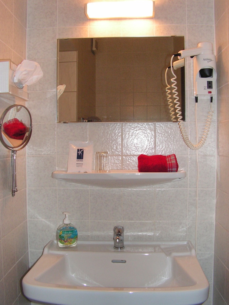 Bathroom sink