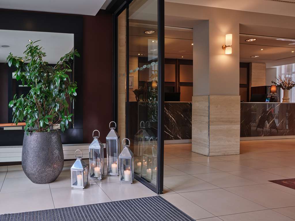 adina hotel berlin checkpoint charlie lobby